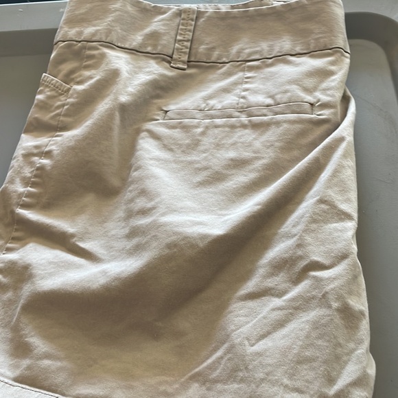Ann Taylor size 12 khaki shorts - Picture 4 of 4
